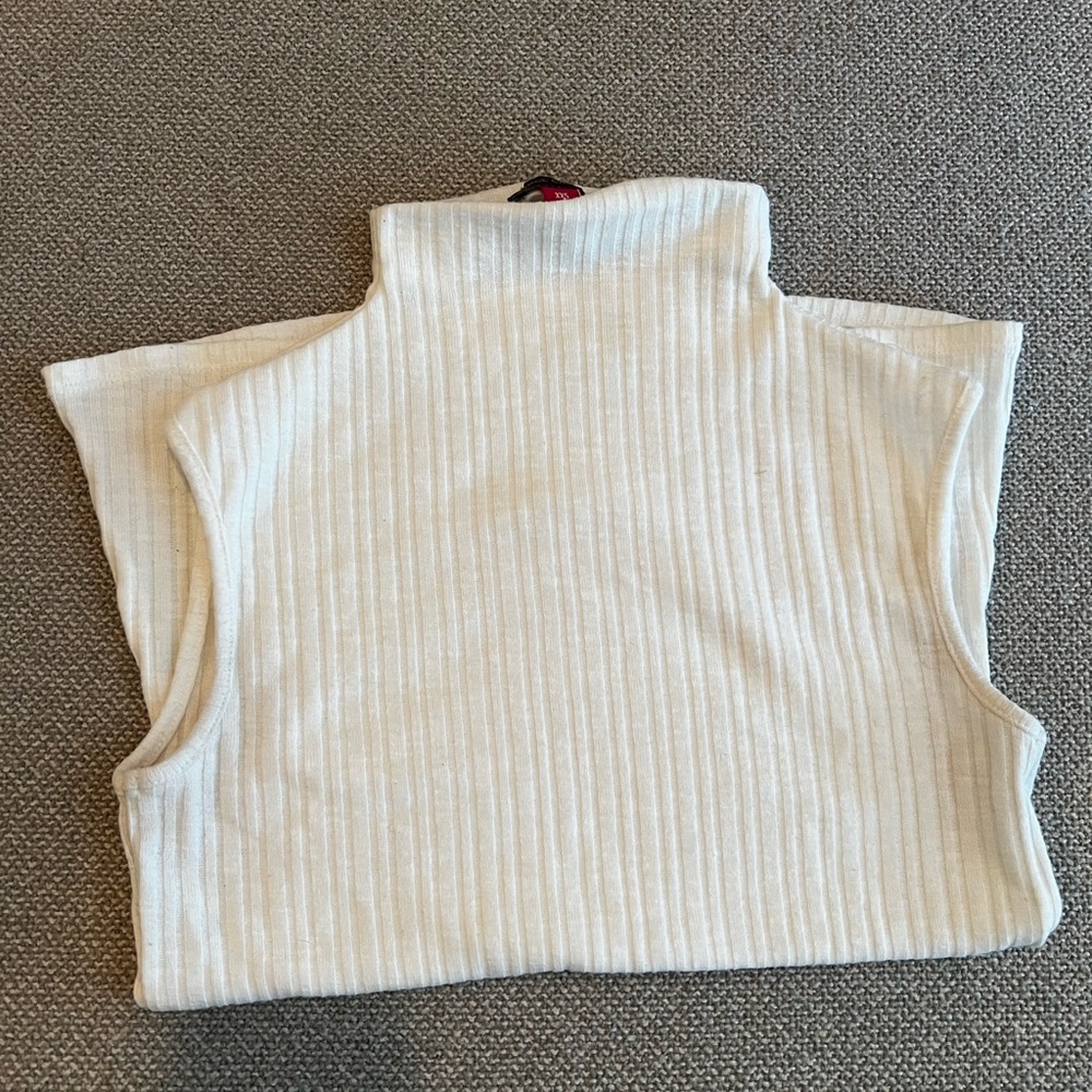 Vince Camuto Rib Mock Neck Shell - Picture 2 of 3